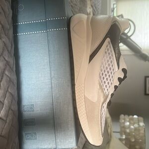 Softwaves Pam Sneaker size 38.5. Brand new in box!